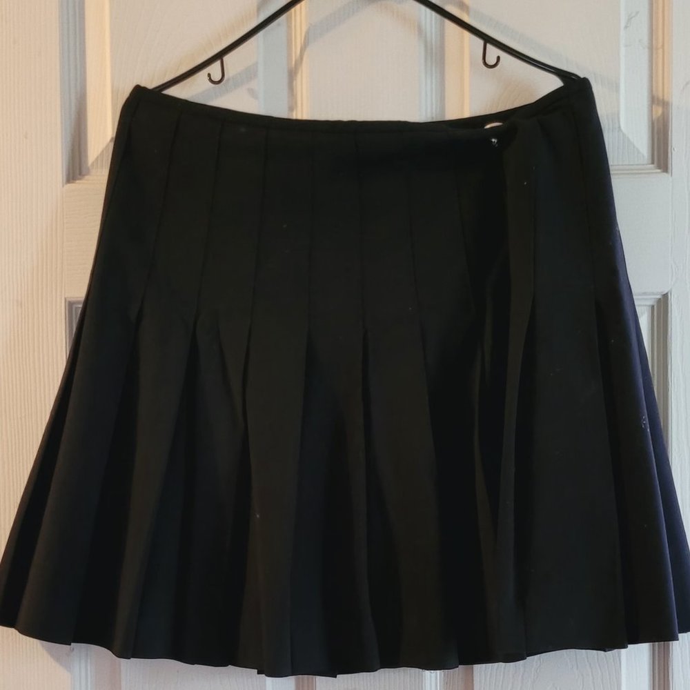 Blk short pleated skirt